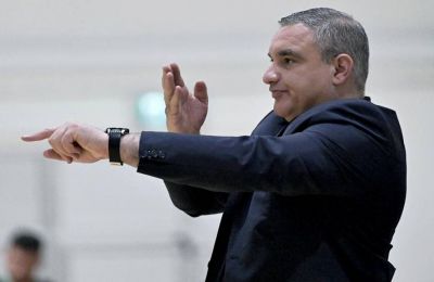 Ανόρθωση: Πιάνει δουλειά ο Απόστολος, βοηθός του ο Χάρης Ιωάννου! 