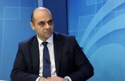 Το καταστατικό της ΕΔΕΚ, σε περίπτωση παραίτησης του Προέδρου του κόμματος, προβλέπει προκήρυξη από την Κεντρική Επιτροπή, εντός 40 ημερών, εκλογών για την ανάδειξη νέου Προέδρου