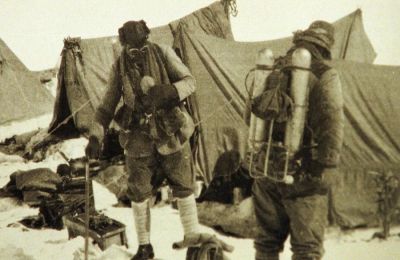 Μόλις το 22% δηλώνει ότι συμφωνεί εντελώς με τον τρόπο διακυβέρνησής του, ενώ διπλάσιοι Αμερικανοί (45%) εκφράζουν αποδοκιμασία