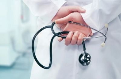 Στηρίζουν την οικογένεια του 17χρονου που ξεψύχησε σε αυλή σχολείου