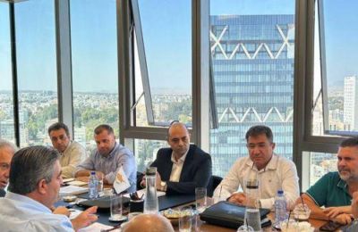 «Περνούν ζωή χαρισάμενη στον λόφο του Προεδρικού και δεν έχουν ιδέα τι αντιμετωπίζουν οι εργαζόμενοι της Κύπρου», σημείωσε ο Γιώργος Κουκουμάς του ΑΚΕΛ