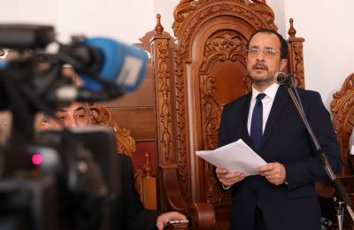 «Περνούν ζωή χαρισάμενη στον λόφο του Προεδρικού και δεν έχουν ιδέα τι αντιμετωπίζουν οι εργαζόμενοι της Κύπρου», σημείωσε ο Γιώργος Κουκουμάς του ΑΚΕΛ