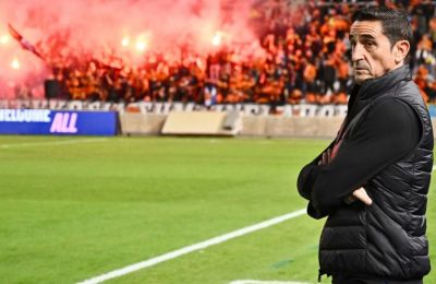 Ελ Αραμπί: Κάποιοι με ραβδιά, άλλοι με... πιστόλια