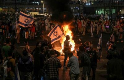 Μόλις το 22% δηλώνει ότι συμφωνεί εντελώς με τον τρόπο διακυβέρνησής του, ενώ διπλάσιοι Αμερικανοί (45%) εκφράζουν αποδοκιμασία