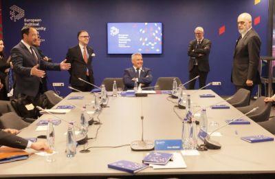 Ακραία ρητορική βίας ακόμη κι εναντίον ομοεθνών τους που βρίσκονται στην Κύπρο εξέφρασαν ο Αϊντίν Ουνάλ και ο Οκτάι Σαράλ