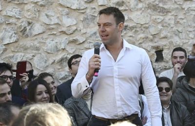 Η Ουάσιγκτον και το Πεκίνο ανταλλάσσουν χτυπήματα με δασμούς