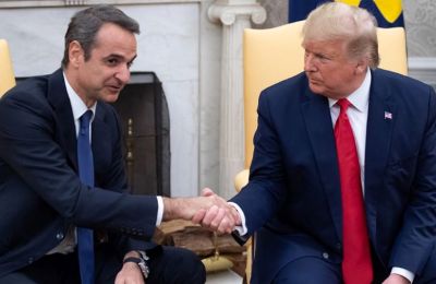 Κηδεία Πάπα: Γιατί κατηγορούν τον Τραμπ ότι έσπασε το πρωτόκολλο 