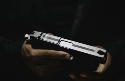 Οι τρεις συλληφθέντες τέθηκαν υπό κράτηση για διευκόλυνση των ανακρίσεων