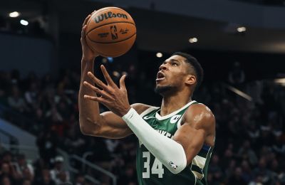 Νίκησαν τους Μάβερικς και παίζουν στα playoffs με τους Θάντερ