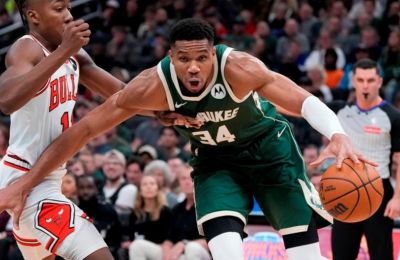 Στα playoffs του NBA οι Χιτ, με «τριαντάρη» Χέρο
