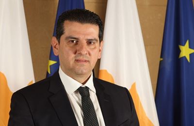 «Περνούν ζωή χαρισάμενη στον λόφο του Προεδρικού και δεν έχουν ιδέα τι αντιμετωπίζουν οι εργαζόμενοι της Κύπρου», σημείωσε ο Γιώργος Κουκουμάς του ΑΚΕΛ