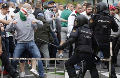 Φωτογραφία από την δράση Πολωνών Χούλιγκαν στο εξωτερικό