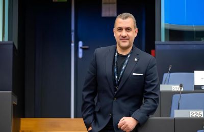 Του ευχήθηκε δημόσια για πρώτη φορά,με αφορμή την ονομαστική του γιορτή