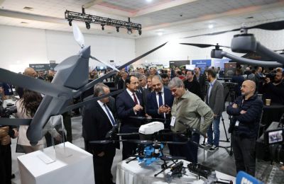 «Περνούν ζωή χαρισάμενη στον λόφο του Προεδρικού και δεν έχουν ιδέα τι αντιμετωπίζουν οι εργαζόμενοι της Κύπρου», σημείωσε ο Γιώργος Κουκουμάς του ΑΚΕΛ