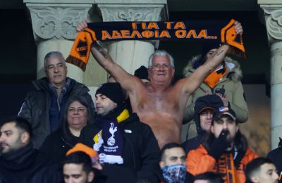 Ελ Αραμπί: Κάποιοι με ραβδιά, άλλοι με... πιστόλια