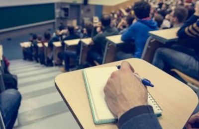 Το καταστατικό της ΕΔΕΚ, σε περίπτωση παραίτησης του Προέδρου του κόμματος, προβλέπει προκήρυξη από την Κεντρική Επιτροπή, εντός 40 ημερών, εκλογών για την ανάδειξη νέου Προέδρου