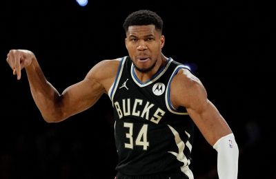 Στα playoffs του NBA οι Χιτ, με «τριαντάρη» Χέρο