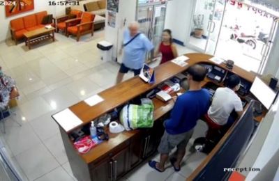 Μόλις το 22% δηλώνει ότι συμφωνεί εντελώς με τον τρόπο διακυβέρνησής του, ενώ διπλάσιοι Αμερικανοί (45%) εκφράζουν αποδοκιμασία