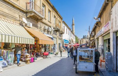 Το καταστατικό της ΕΔΕΚ, σε περίπτωση παραίτησης του Προέδρου του κόμματος, προβλέπει προκήρυξη από την Κεντρική Επιτροπή, εντός 40 ημερών, εκλογών για την ανάδειξη νέου Προέδρου