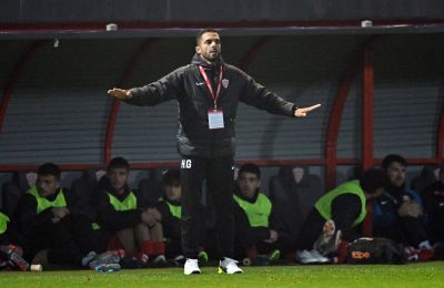 Νέα Σαλαμίνα: Ενδεκάδα με Βίκτωρος και Κατσιάρη