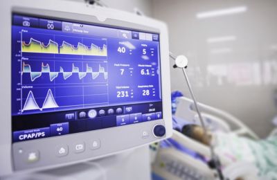 Οι επιστήμονες ανακάλυψαν ότι οι άνθρωποι γερνούν αισθητά σε 2 φάσεις