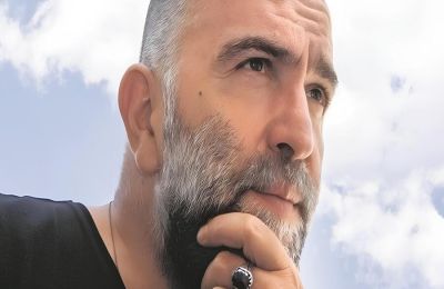 Είναι ερωτευμένη και δεν το κρύβει!