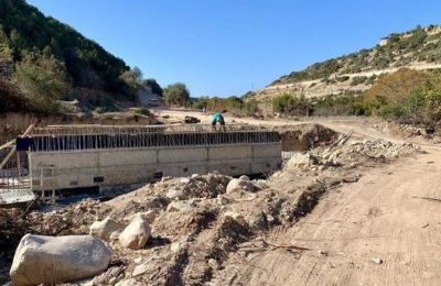 Στηρίζουν την οικογένεια του 17χρονου που ξεψύχησε σε αυλή σχολείου