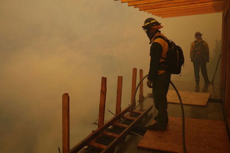 Οργή στην Καλιφόρνια: Πυροσβέστες για πλουσίους με 2.000 δολ. την ώρα