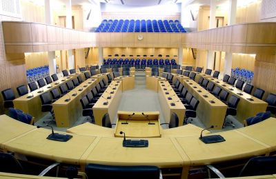 Το καταστατικό της ΕΔΕΚ, σε περίπτωση παραίτησης του Προέδρου του κόμματος, προβλέπει προκήρυξη από την Κεντρική Επιτροπή, εντός 40 ημερών, εκλογών για την ανάδειξη νέου Προέδρου
