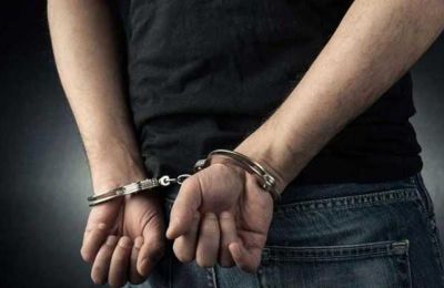 Στηρίζουν την οικογένεια του 17χρονου που ξεψύχησε σε αυλή σχολείου