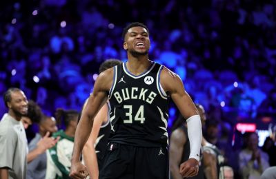 Στα playoffs του NBA οι Χιτ, με «τριαντάρη» Χέρο