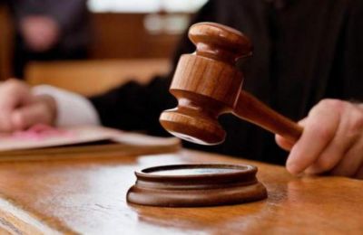 Στηρίζουν την οικογένεια του 17χρονου που ξεψύχησε σε αυλή σχολείου
