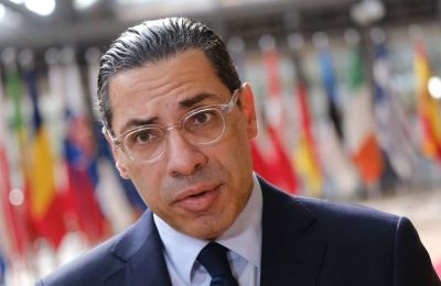Το καταστατικό της ΕΔΕΚ, σε περίπτωση παραίτησης του Προέδρου του κόμματος, προβλέπει προκήρυξη από την Κεντρική Επιτροπή, εντός 40 ημερών, εκλογών για την ανάδειξη νέου Προέδρου