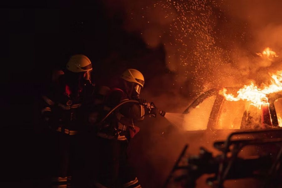Στις φλόγες τυλίχθηκε όχημα στη Λεμεσό