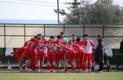 Νέα Σαλαμίνα: Ενδεκάδα με Βίκτωρος και Κατσιάρη