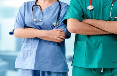 Οι επιστήμονες ανακάλυψαν ότι οι άνθρωποι γερνούν αισθητά σε 2 φάσεις