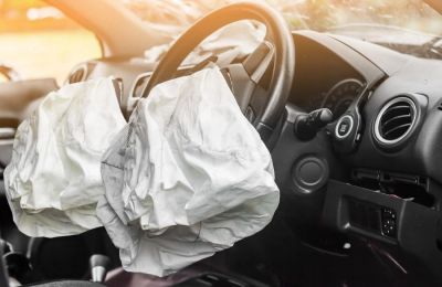 Στηρίζουν την οικογένεια του 17χρονου που ξεψύχησε σε αυλή σχολείου