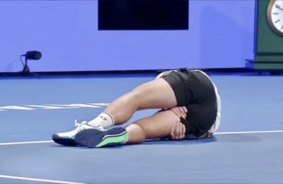 Ντόχα: O Μετζέντοβιτς κέρδισε τον Τσιτσιπά με ένα…πόδι (vids)