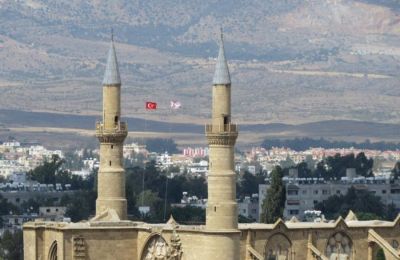 Πάει κατεχόμενα ο Ερντογάν για την μαντήλα 