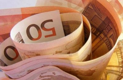 Το καταστατικό της ΕΔΕΚ, σε περίπτωση παραίτησης του Προέδρου του κόμματος, προβλέπει προκήρυξη από την Κεντρική Επιτροπή, εντός 40 ημερών, εκλογών για την ανάδειξη νέου Προέδρου