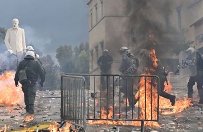 Η Ουάσιγκτον και το Πεκίνο ανταλλάσσουν χτυπήματα με δασμούς