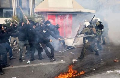 Μόλις το 22% δηλώνει ότι συμφωνεί εντελώς με τον τρόπο διακυβέρνησής του, ενώ διπλάσιοι Αμερικανοί (45%) εκφράζουν αποδοκιμασία