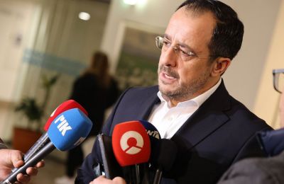 Το καταστατικό της ΕΔΕΚ, σε περίπτωση παραίτησης του Προέδρου του κόμματος, προβλέπει προκήρυξη από την Κεντρική Επιτροπή, εντός 40 ημερών, εκλογών για την ανάδειξη νέου Προέδρου