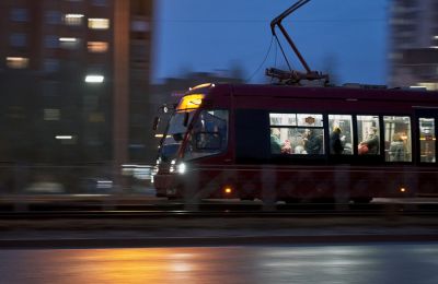 Στηρίζουν την οικογένεια του 17χρονου που ξεψύχησε σε αυλή σχολείου