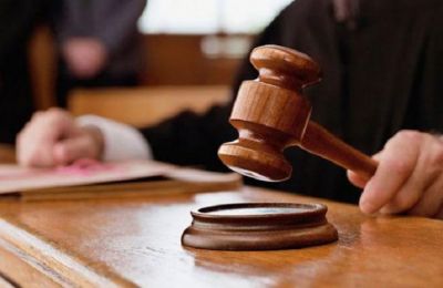 Στηρίζουν την οικογένεια του 17χρονου που ξεψύχησε σε αυλή σχολείου