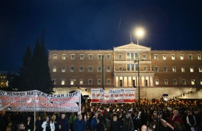 Μόλις το 22% δηλώνει ότι συμφωνεί εντελώς με τον τρόπο διακυβέρνησής του, ενώ διπλάσιοι Αμερικανοί (45%) εκφράζουν αποδοκιμασία