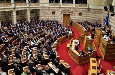 Μόλις το 22% δηλώνει ότι συμφωνεί εντελώς με τον τρόπο διακυβέρνησής του, ενώ διπλάσιοι Αμερικανοί (45%) εκφράζουν αποδοκιμασία