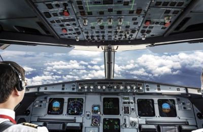 Η Ουάσινγκτον υλοποιεί μια ευρύτερη στρατηγική περιορισμού της κινεζικής επιρροής στη διεθνή ναυτιλία