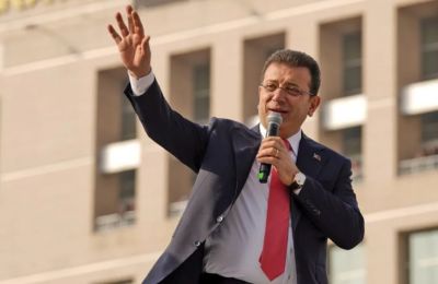 Μόλις το 22% δηλώνει ότι συμφωνεί εντελώς με τον τρόπο διακυβέρνησής του, ενώ διπλάσιοι Αμερικανοί (45%) εκφράζουν αποδοκιμασία