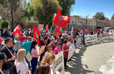 Πάει κατεχόμενα ο Ερντογάν για την μαντήλα 